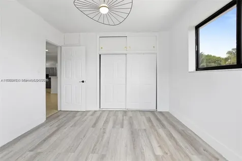 70 NE 186th Terrace Miami FL 33179