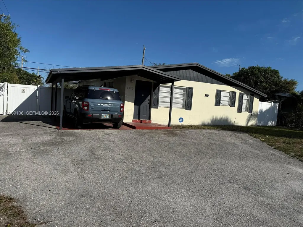 2220 NE 3rd Avenue Pompano Beach FL 33060