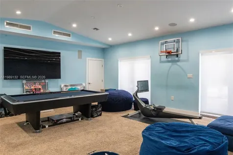5005 Lakeview Drive Miami Beach FL 33140