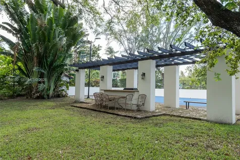5005 Lakeview Drive Miami Beach FL 33140