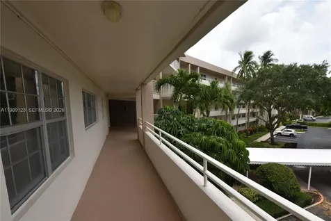 3800 Oaks Clubhouse Drive Pompano Beach FL 33069