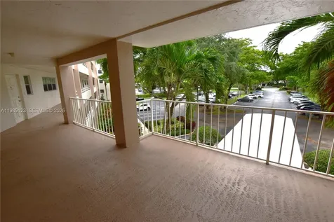 3800 Oaks Clubhouse Drive Pompano Beach FL 33069