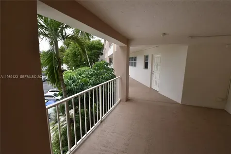 3800 Oaks Clubhouse Drive Pompano Beach FL 33069