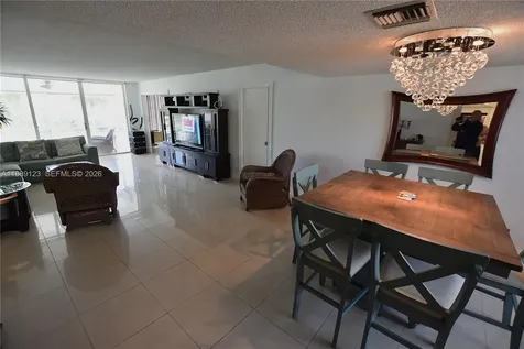 3800 Oaks Clubhouse Drive Pompano Beach FL 33069