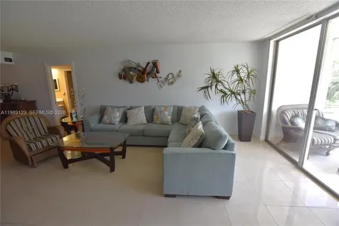 3800 Oaks Clubhouse Drive Pompano Beach FL 33069