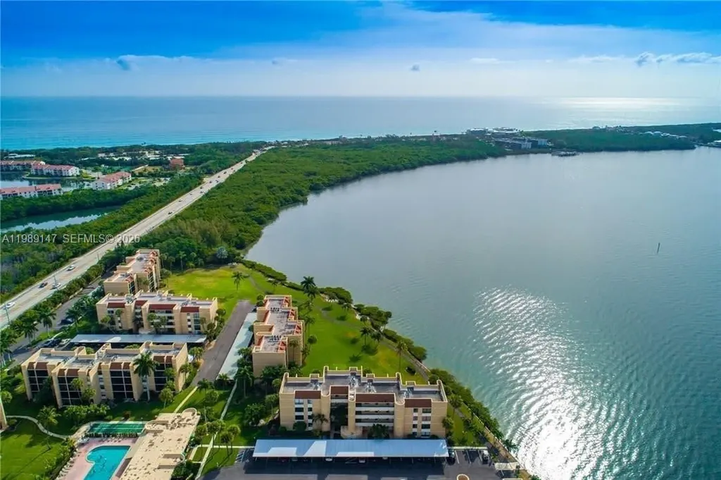 3432 NE Causeway Boulevard Hutchinson Island FL 34957