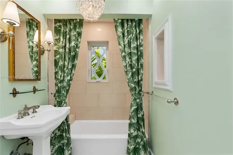 3685 Royal Palm Avenue Miami FL 33133