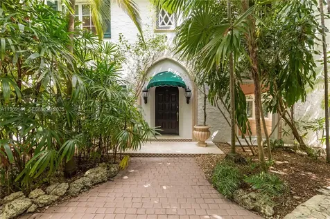 3685 Royal Palm Avenue Miami FL 33133