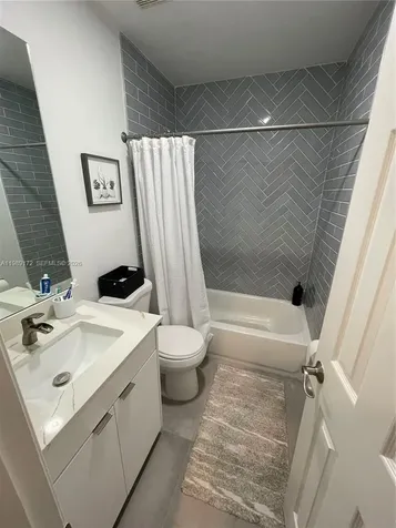 7632 NW 166th Terrace Hialeah FL 33015