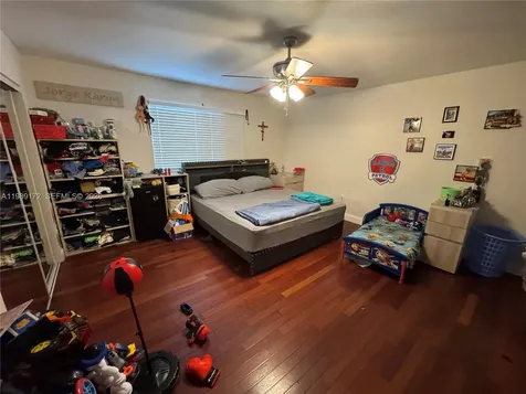 7632 NW 166th Terrace Hialeah FL 33015