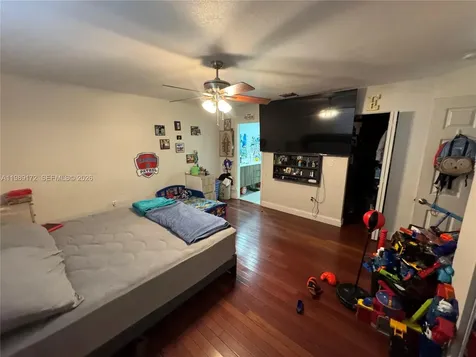 7632 NW 166th Terrace Hialeah FL 33015