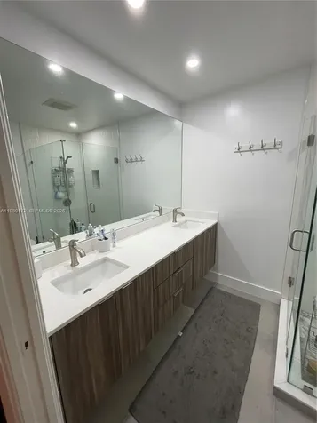 7632 NW 166th Terrace Hialeah FL 33015
