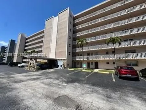 421 NE 14th Avenue Hallandale Beach FL 33009