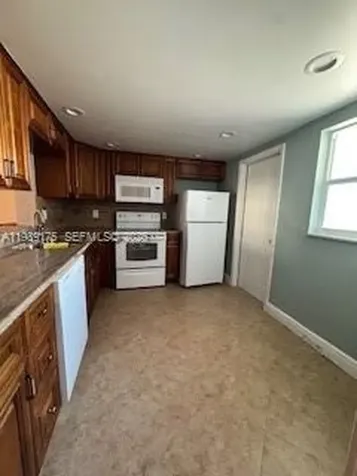 421 NE 14th Avenue Hallandale Beach FL 33009
