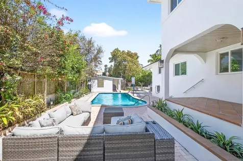2431 SW 4th Street Miami FL 33135