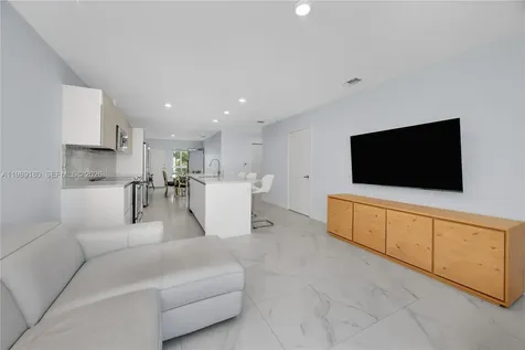 2555 NE 193rd Street Miami FL 33180