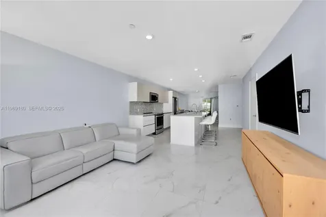 2555 NE 193rd Street Miami FL 33180