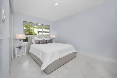 2555 NE 193rd Street Miami FL 33180