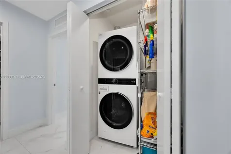 2555 NE 193rd Street Miami FL 33180