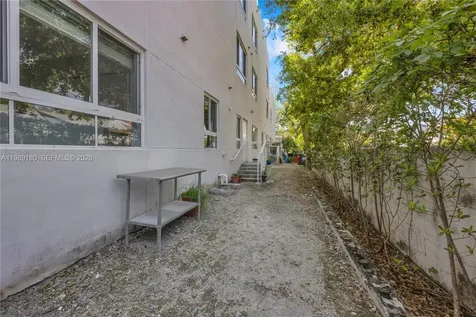 2555 NE 193rd Street Miami FL 33180