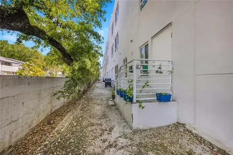 2555 NE 193rd Street Miami FL 33180