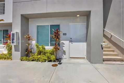 2555 NE 193rd Street Miami FL 33180