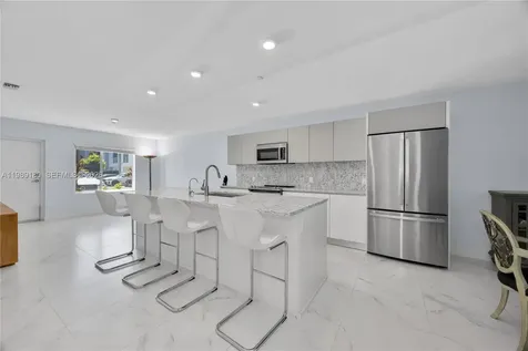 2555 NE 193rd Street Miami FL 33180