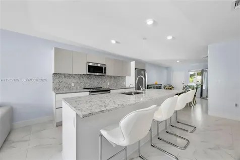 2555 NE 193rd Street Miami FL 33180