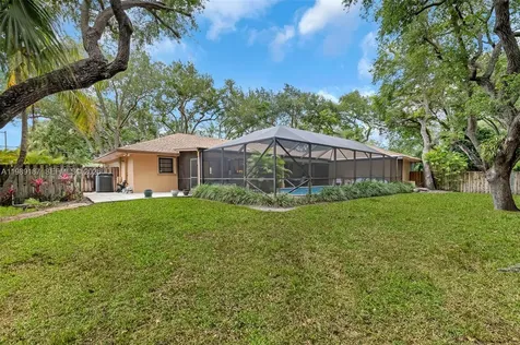 16745 SW 74th Court Palmetto Bay FL 33157