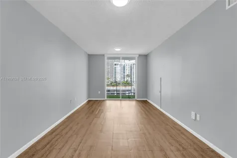 185 SE 14th Terrace Miami FL 33131