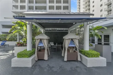 185 SE 14th Terrace Miami FL 33131
