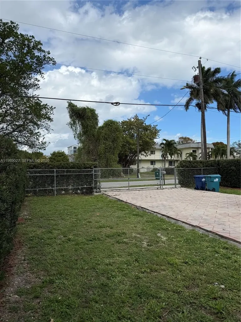 10030 W Guava Street Miami FL 33157