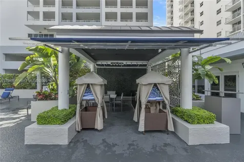 185 SE 14th Terrace Miami FL 33131