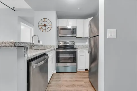 185 SE 14th Terrace Miami FL 33131