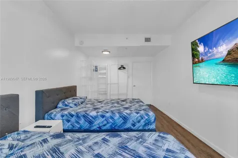 185 SE 14th Terrace Miami FL 33131