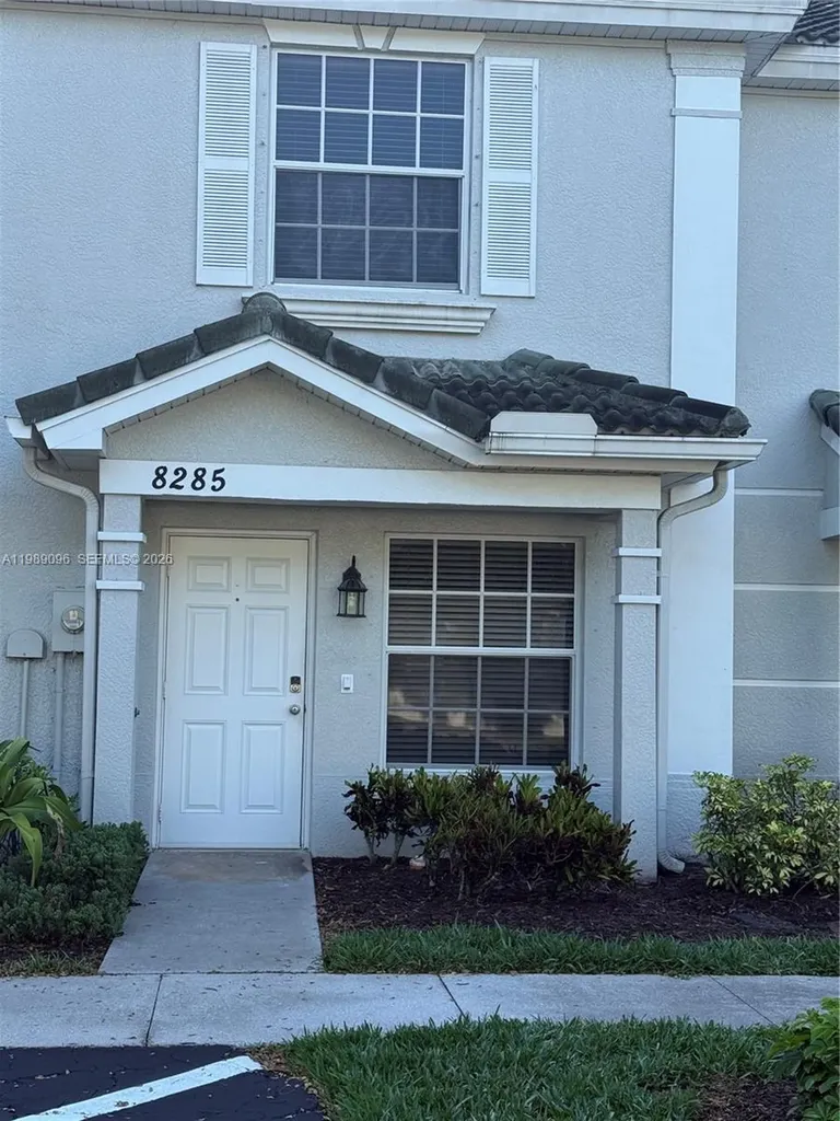 8285 Pacific Beach Drive Fort Myers FL 33966