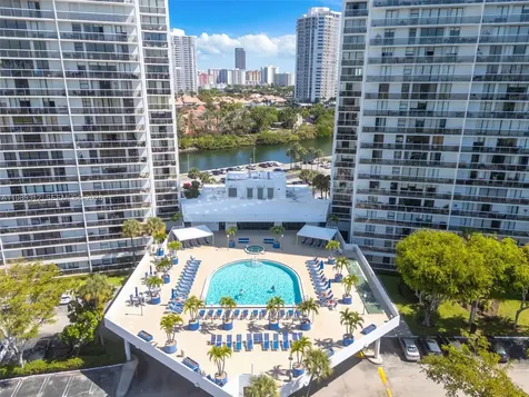 3731 N Country Club Drive Aventura FL 33180