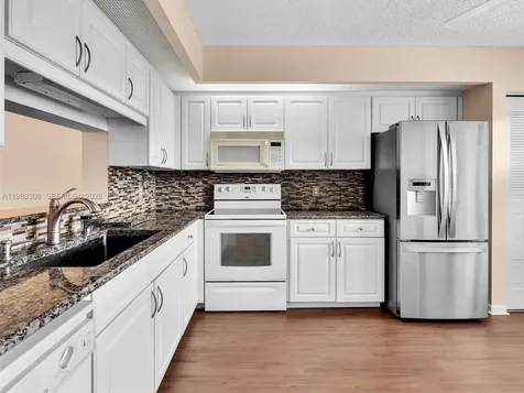800 SW 125th Way Pembroke Pines FL 33027