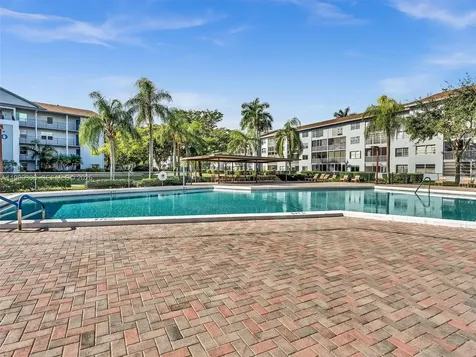 800 SW 125th Way Pembroke Pines FL 33027