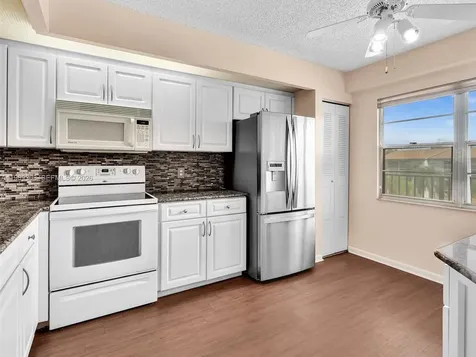 800 SW 125th Way Pembroke Pines FL 33027