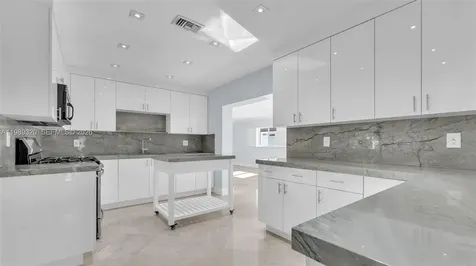 2900 SW 92nd Avenue Miami FL 33165