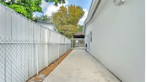 2900 SW 92nd Avenue Miami FL 33165