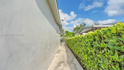 2900 SW 92nd Avenue Miami FL 33165