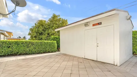 2900 SW 92nd Avenue Miami FL 33165