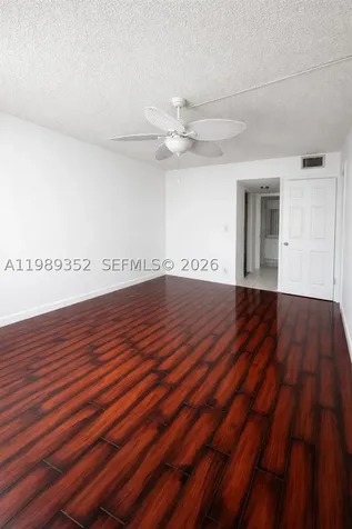 9330 Lagoon Place Davie FL 33324