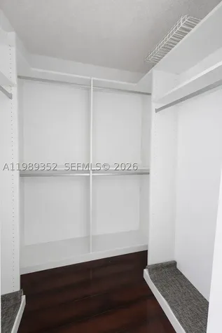 9330 Lagoon Place Davie FL 33324