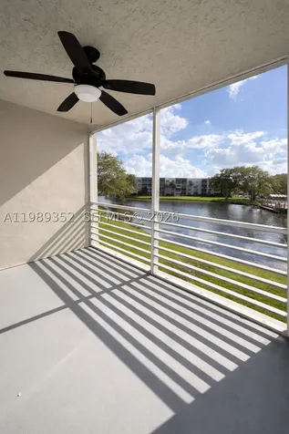 9330 Lagoon Place Davie FL 33324