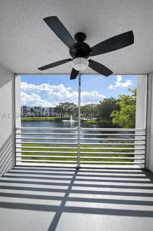 9330 Lagoon Place Davie FL 33324