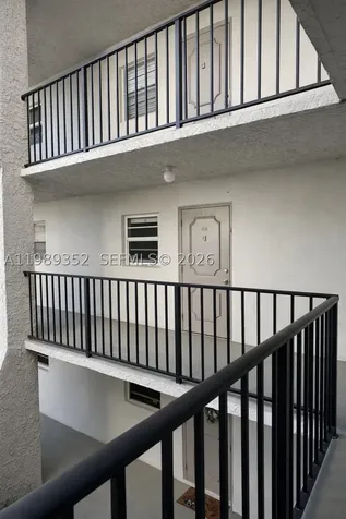 9330 Lagoon Place Davie FL 33324