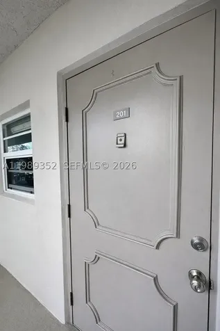9330 Lagoon Place Davie FL 33324